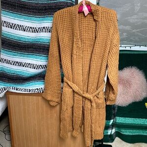 Cozy waffle-knit knee-length bathrobe - medium
